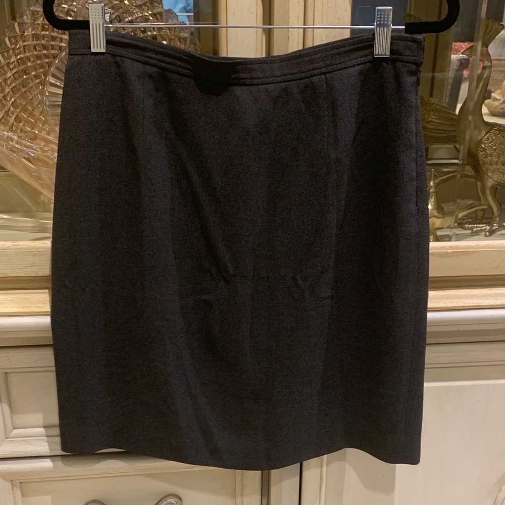 Ann Taylor Petites Women's Skirt size 12p in great condition